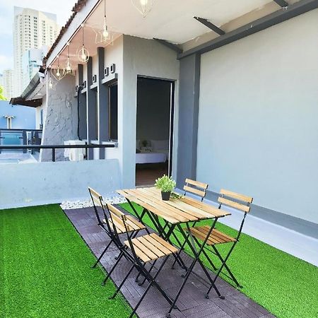 Gurney Coast Guest House By Sky Hive George Town Exteriér fotografie